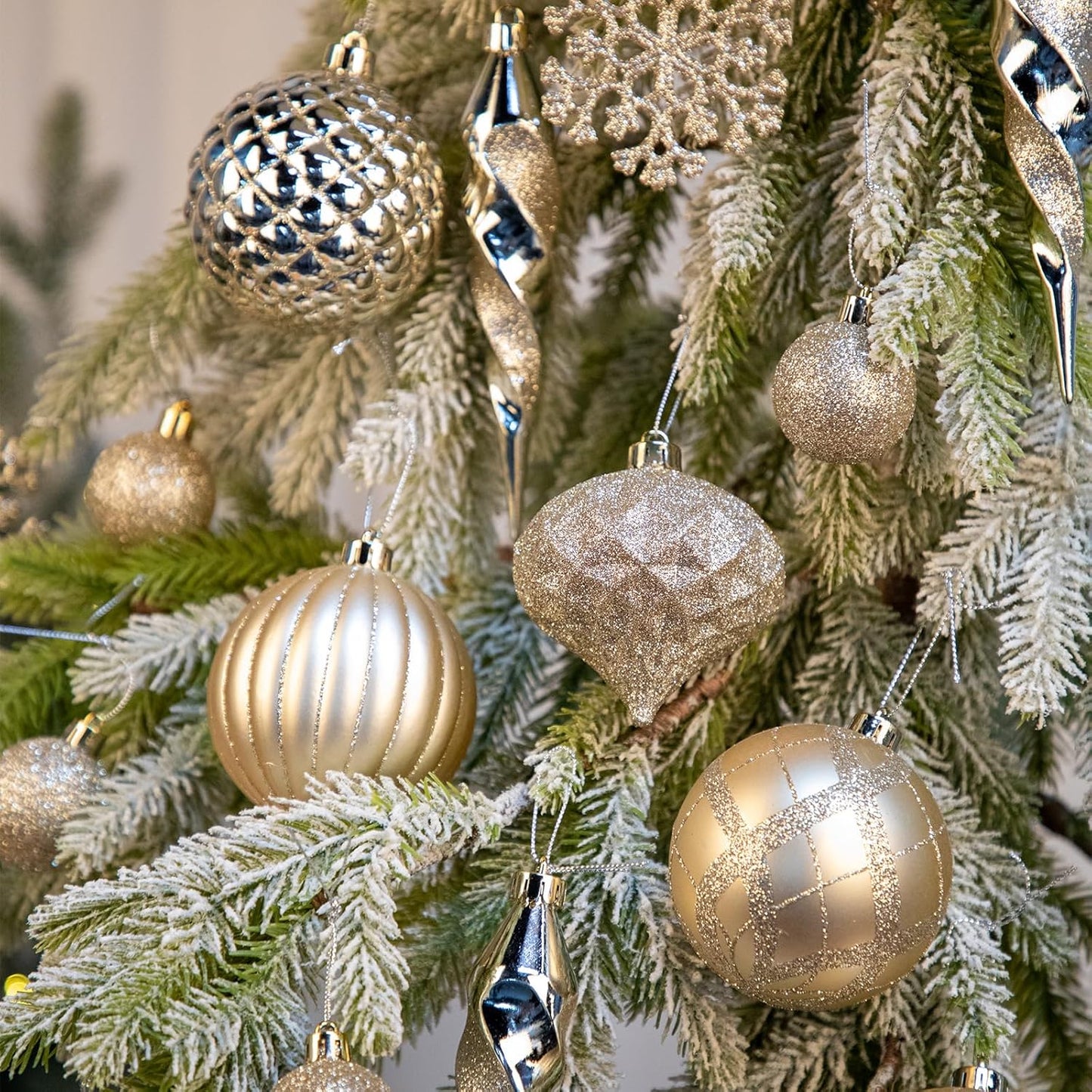 50PCS Christmas Tree Ornaments Set with Shatterproof Balls Icicle Snowflake Hanging Ornaments for Home Office Farmhouse Christmas Decorations, Champagne