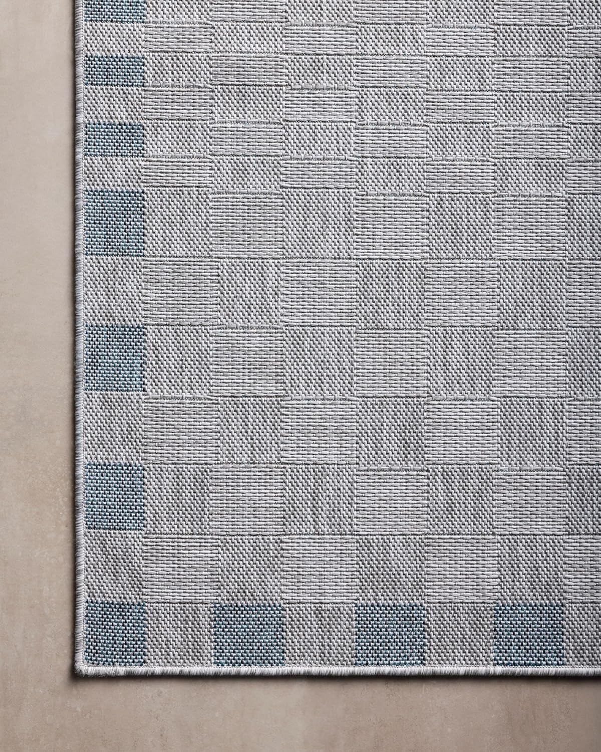 Loloi Amber Lewis Topanga Collection TOP-07 Silver/Blue 5'-3" x 7'-6" Indoor/Outdoor Area Rug