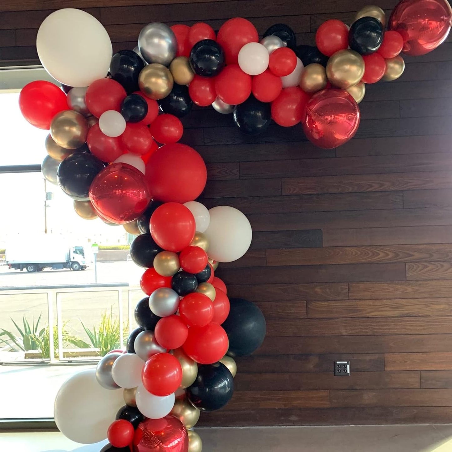 130pcs Red Balloons Different Sizes 18" 12" 10" 5" Party Latex Balloons for Valentine's Day Birthday Christmas Baby Shower Wedding Anniversary Party Decorations