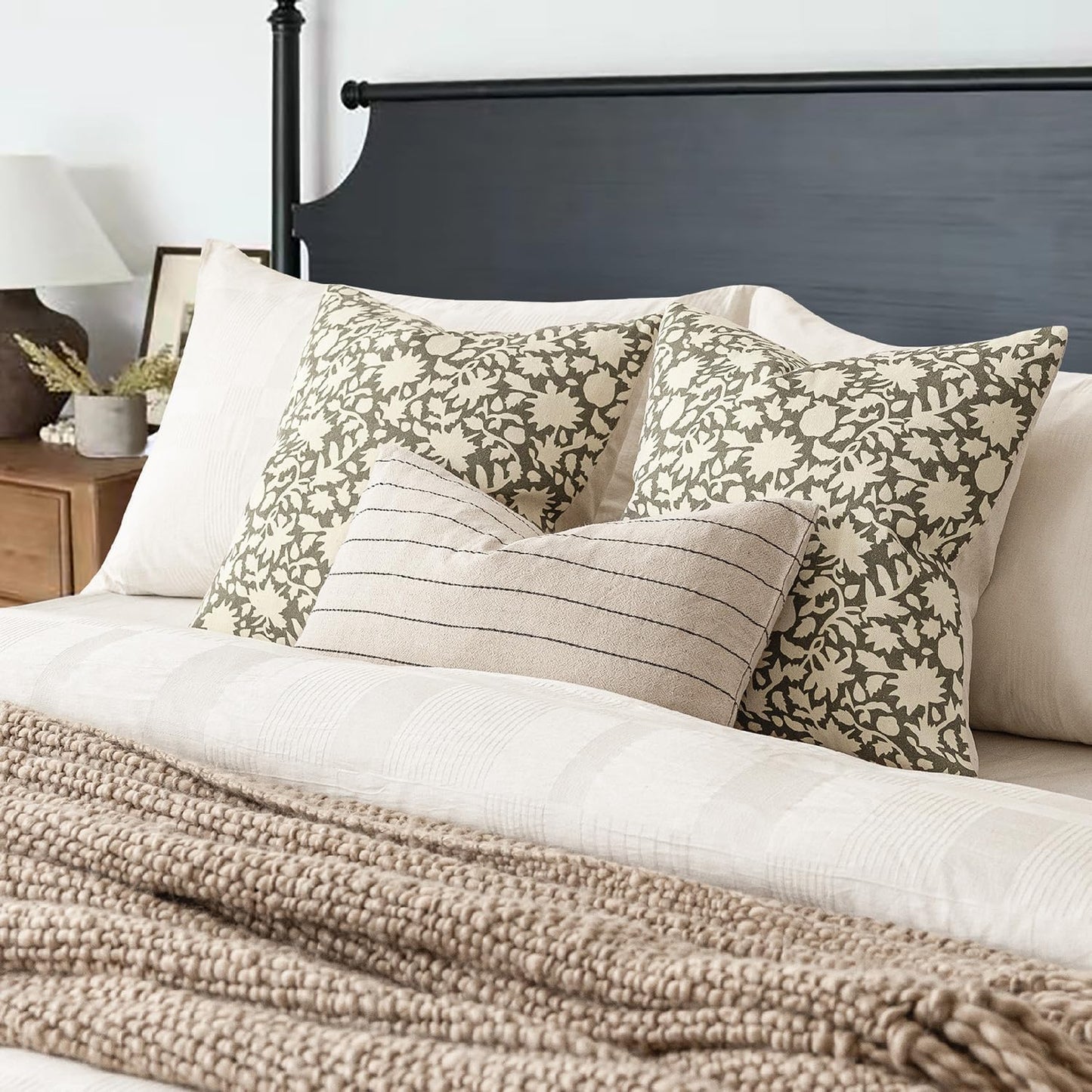 Foindtower Set of 2 Decorative Neutral Floral Throw Pillow Covers Accent Farmhouse Cushion Covers Boho Vintage Pillowcase for Couch Sofa Bedroom Living Room Home Decor Outdoor,18×18 Inch,Sage Green