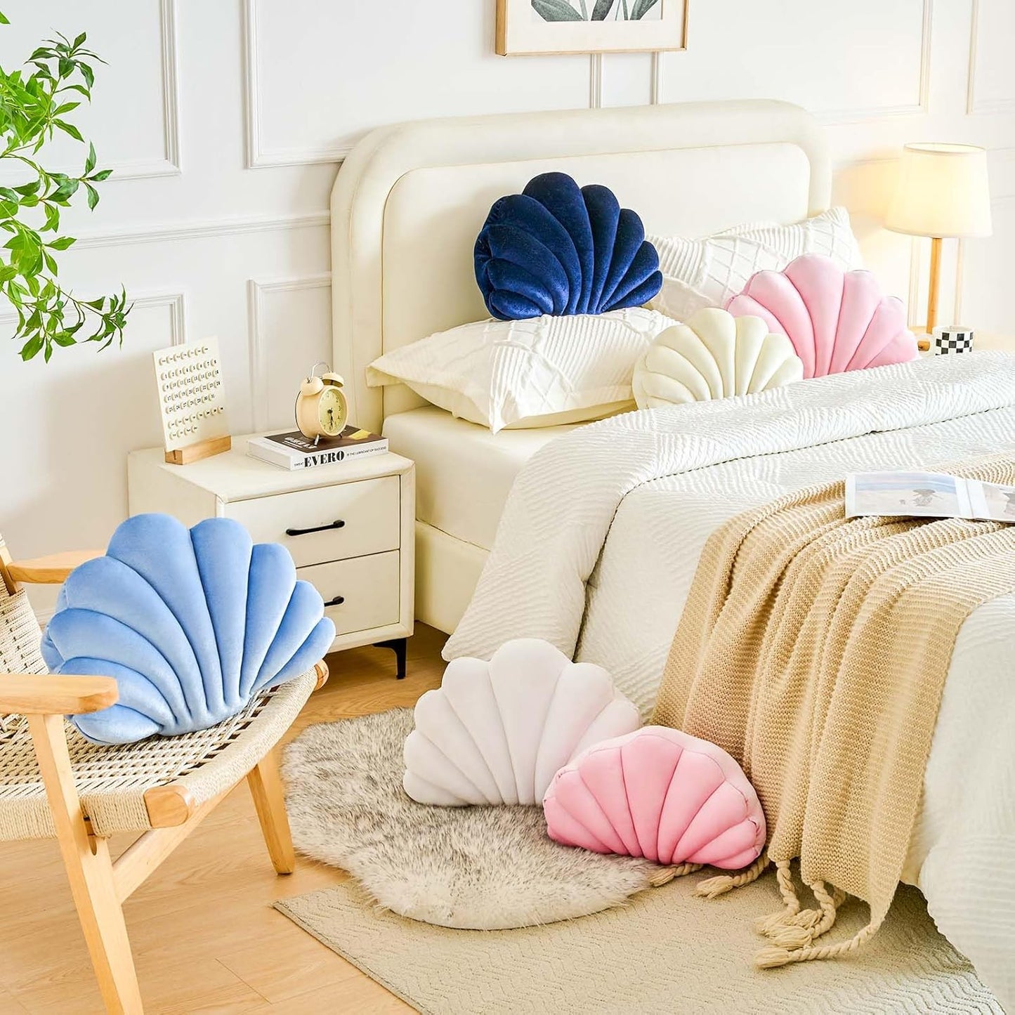 Cream Seashell Throw Pillows, Shell Shaped Throw Pillows, 13 Inch Soft Velvet Home Decorative Pillow Plush Cushion for Bed Couch Living Sofa Room Decor Accent Throw Pillow