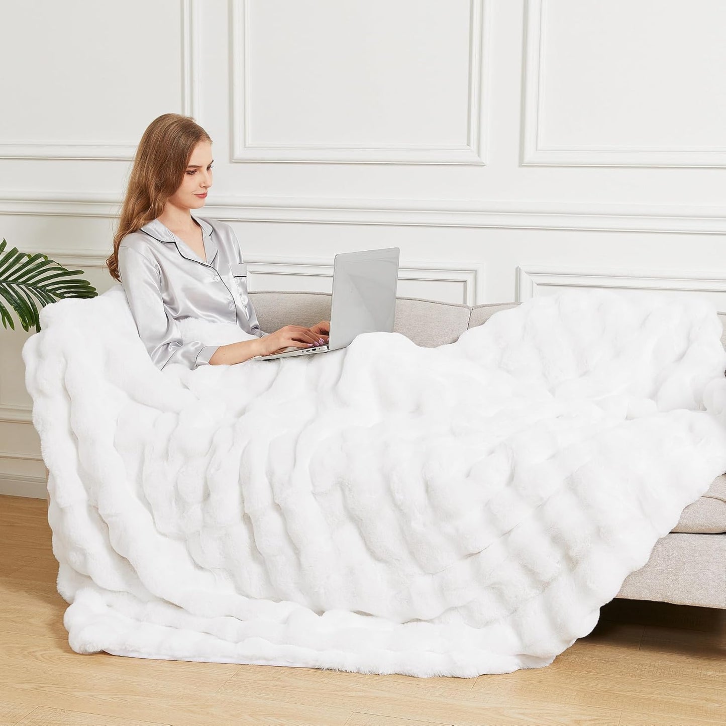 White Faux Rabbit Fur Throw Blanket for Bed Living Room 50x60 Thick Soft Throw Blanket Fluffy Bed Furry Best Housewarming Home Gifts 860 GSM