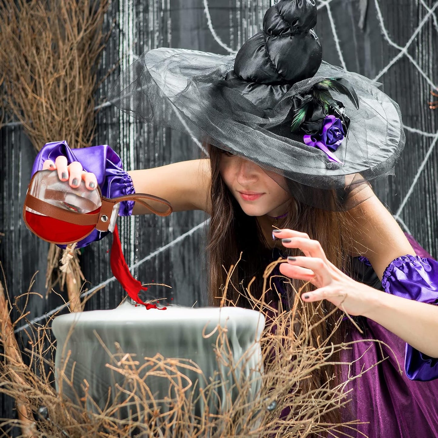 Patelai 6 Pcs Halloween Glass Potion Bottles with Belt Cork Renaissance Witch Costume Accessories Witch Props Potion Bottle for Halloween Party Decor Cosplay DIY Crafts Gift (Black,Brown)